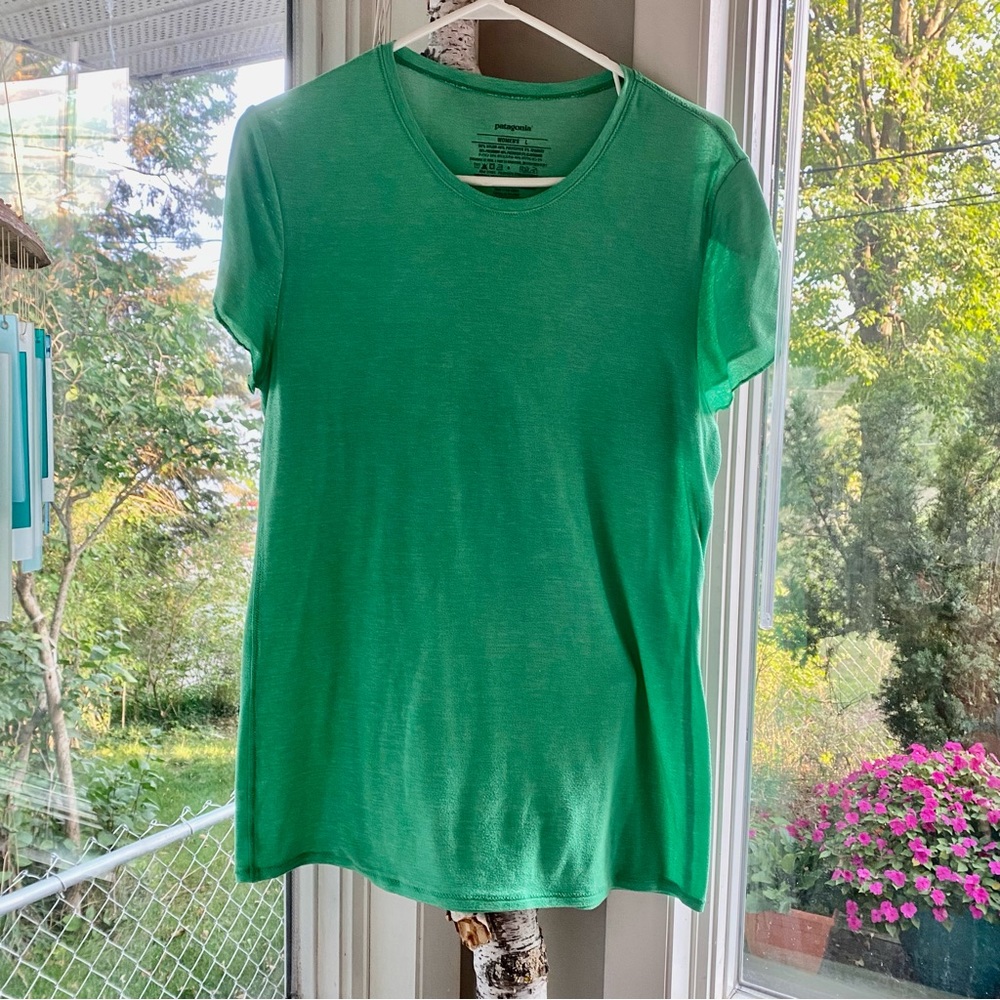 Set of 2 Patagonia Women’s Flutter Sleeve T-Shirts Size Large
